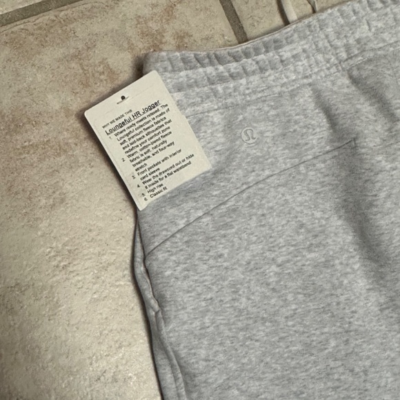 New Lululemon Loungeful HR Jogger in heathered gray - Picture 16 of 16